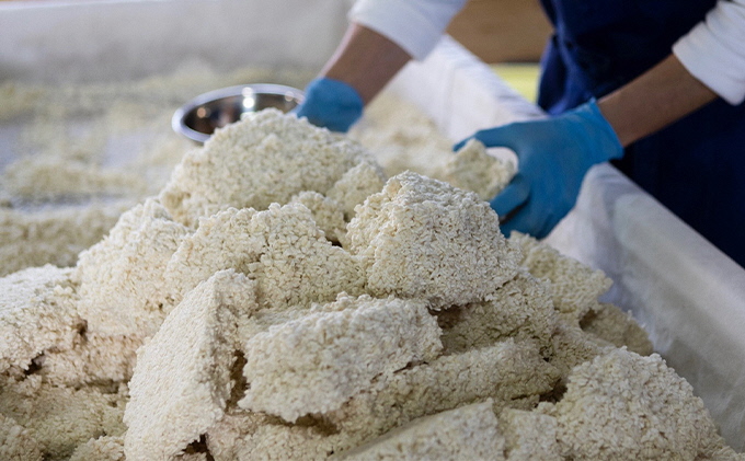 【ふるさと納税】天然醸造 世屋みそ 950g 3個セット みそ 赤味噌 赤みそ 天然醸造 熟成 伝統製法 セット 国産 味噌 コシヒカリ 大豆 