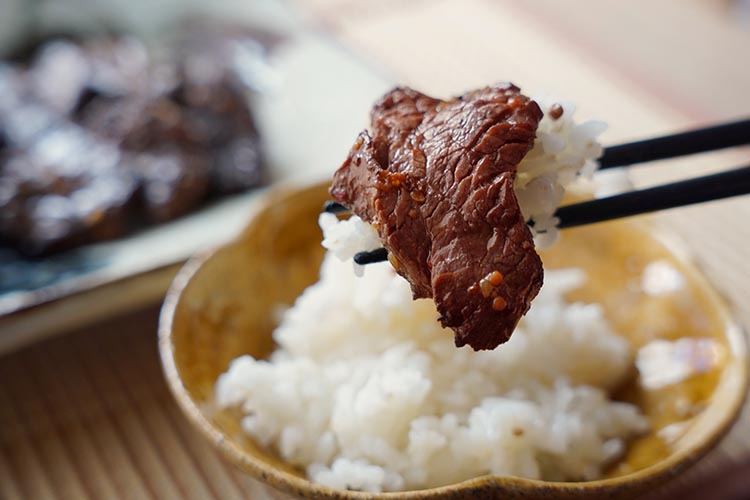 京丹波かぐら 厳選 味付け 牛ハラミ 600g(300g×2パック)タレ漬け 焼肉 簡単 焼くだけ 小分け 真空パック