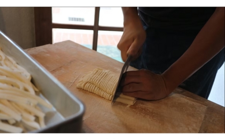 うどん打ち体験チケット 1名様 京都 観光 国内 トラベル 券 レジャー ギフト プレゼント お持ち帰り 試食 食育 ものづくり 教育 手作り