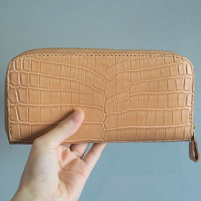 クロコダイルラウンドファスナー長財布 生成り色仕様 本革 クロコダイル ヌメ革 鰐 高級 ラウンドファスナー 財布 レザー 長財布 ワニ本革 ワニ革 手作り メンズ レディース プレゼント ギフト 贈り物 金運 風水 八幡市 京都 革工房むくり