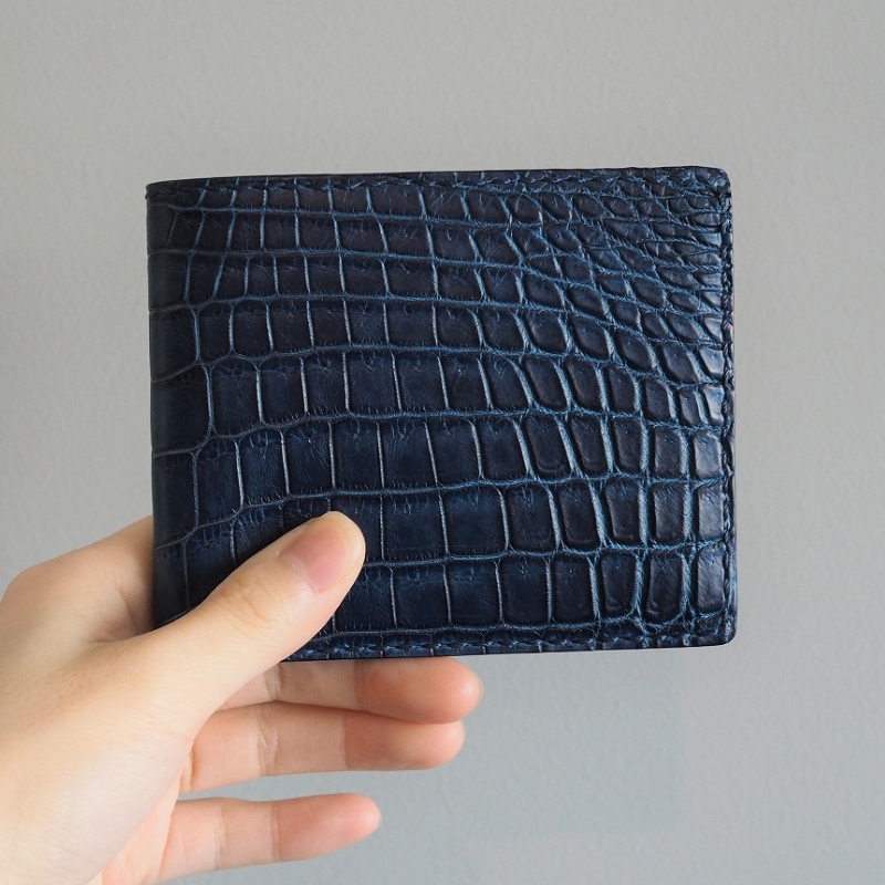 藍染めクロコダイル二つ折り財布 本革 クロコダイル ヌメ革 鰐 高級 財布 二つ折り レザー 長財布 ワニ本革 ワニ革 手作り メンズ レディース プレゼント ギフト 贈り物 お祝い 誕生日 記念日 金運 風水 八幡市 京都 革工房むくり