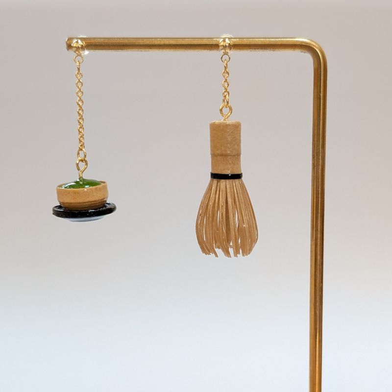 茶筅と緑茶のピアス アクセサリー 小物 雑貨 和装 和服 ファッション小物 かわいい おしゃれ 和風 レトロ 着物に合うピアス 軽い付け心地 