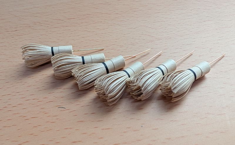 茶筅と緑茶のイヤリング アクセサリー 小物 雑貨 和装 和服 ファッション小物 かわいい おしゃれ 和風 レトロ 着物に合うアクセサリー 軽い付け心地 