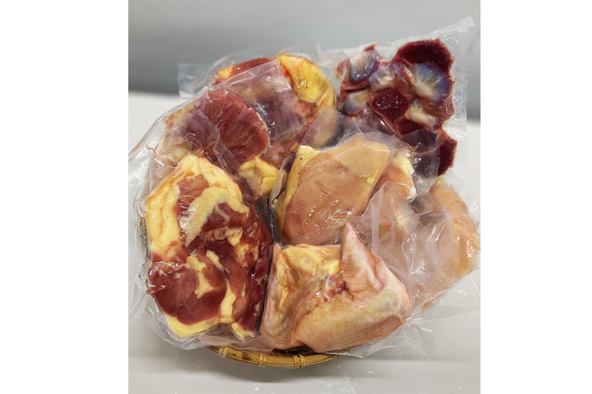 京都府京丹後産　京地どり大満足セット（モモ肉・ムネ肉・手羽先・手羽元）　合計約1.6kg 鶏スキ鍋、親子丼、BBQなど ふるさと納税 肉 鶏肉 とり肉 もも肉 ももにく 胸肉 むね肉 むねにく 手羽先 手羽もと 手羽元 お肉 セット 鶏すき とりすき 親子丼 バーベキュー BBQ 京地鶏