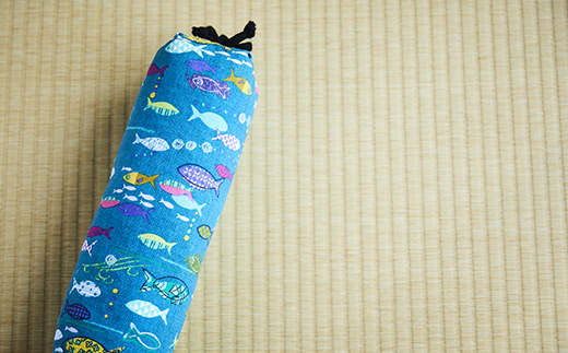 健康のお手伝い　手作り　骨盤枕、首枕(青さかな柄)