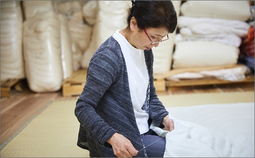 健康のお手伝い　手作り　骨盤枕、首枕(赤鈴柄)