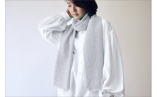 フィルタンゴ ストール【洗える丹後ちりめんのシルク】西洋更紗柄　 シルバーグレー　 合わせやすいベーシックカラー
