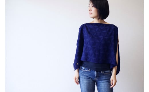 【着回しできるシルクストール】フィルタンゴ ストール　麻の葉柄ボタン付き　ネイビー　洗えるシルク、冷房対策にも。