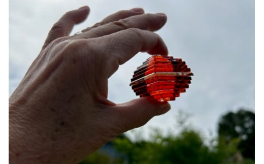 なりたい自分に変わる「手のひらガラス」（黄色）