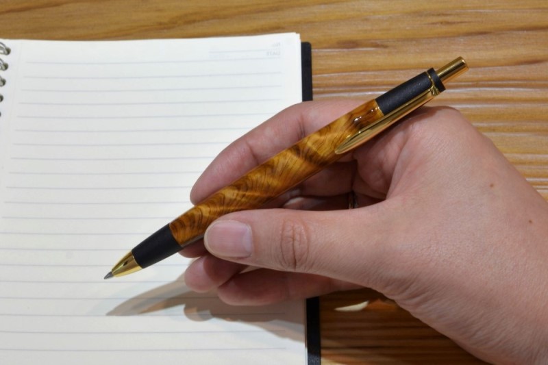 天然屋久杉ボールペン(0.7mm)1本 〈 ペン 文具 工芸品 文房具 雑貨 ギフト 贈答 プレゼント 木軸 木製 入学 お祝い〉 