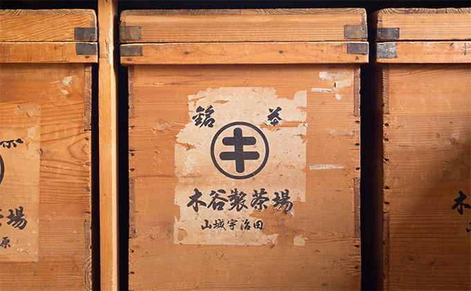 京都産ほうじ茶2kg(1kg×2本)と専用の大型茶筒付 お茶の木谷製茶場〈ほうじ茶 焙じ茶 茶 お茶 茶葉 お茶葉 2kg 低カフェイン 茶筒 お茶缶 京都産〉