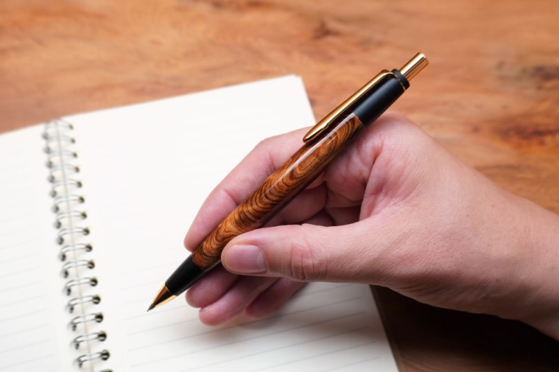 天然屋久杉【光明瘤】シャープペンシル(0.5mm)1本 〈 ペン 文具 文房具 シャーペン 木軸 木製 ギフト 贈答 プレゼント 記念 工芸品〉 ボールペン 