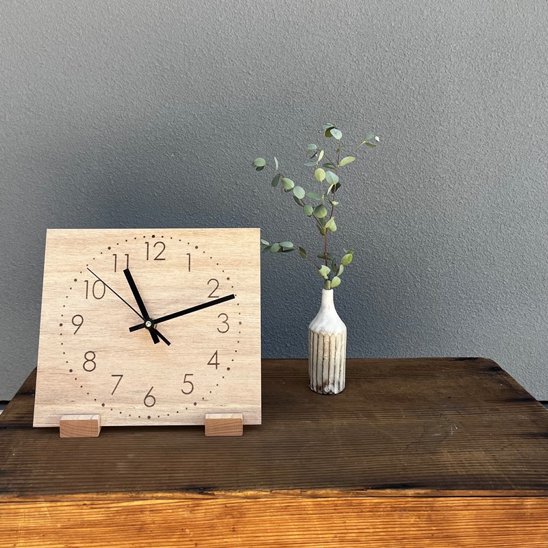 地球に優しい”木の時計”〈木製 安心 時計 とけい 卓上時計 置時計 工芸品 手作り おしゃれ 雑貨 小物 プレゼント 贈り物〉