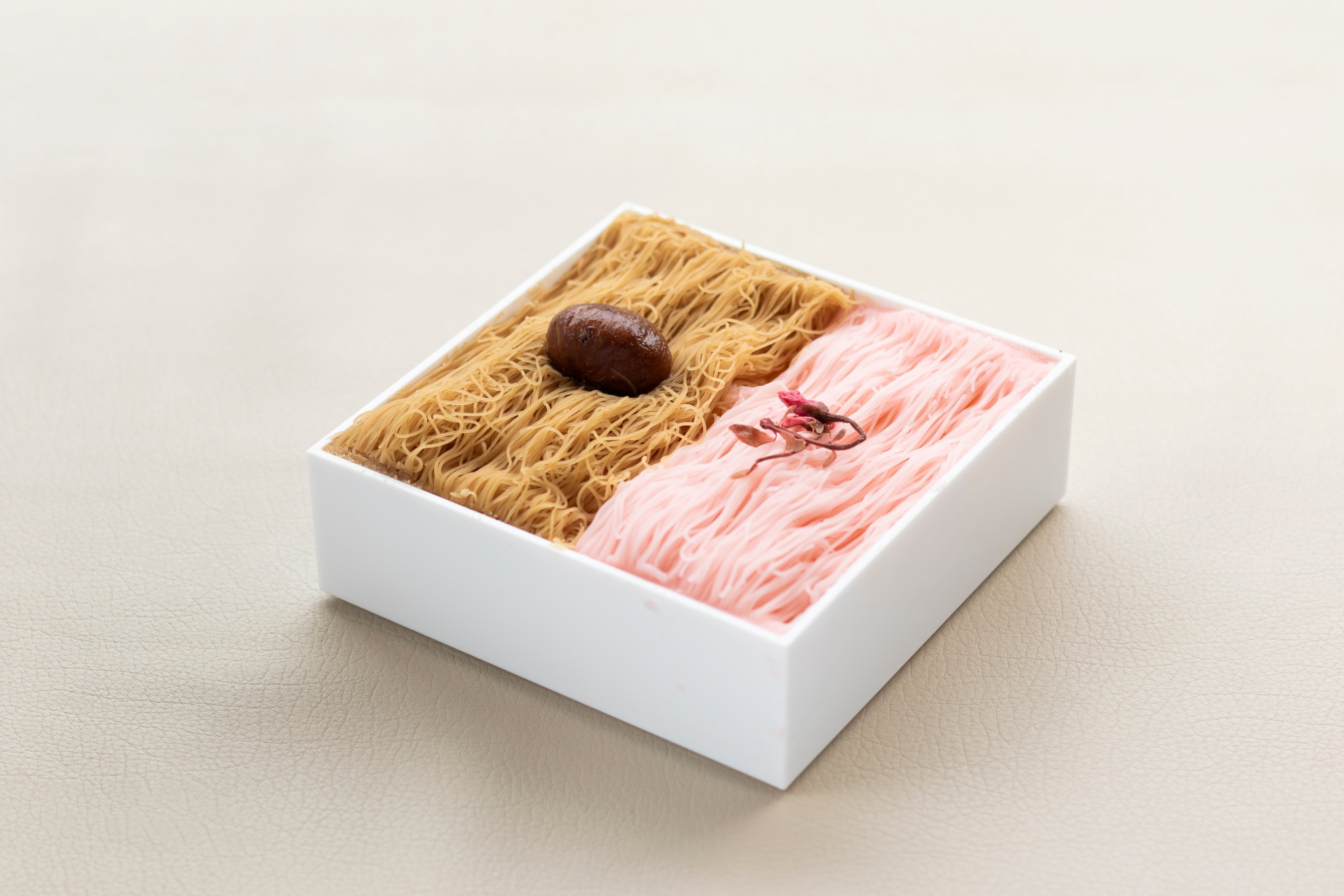 贅沢お重のモンブラン ハーフ【栗×桜餡】1箱 モンブラン 国産 和栗 栗 くり スイーツ デザート 栗スイーツ 洋菓子 おかし おやつ ギフト プレゼント 贈答 冷凍 お中元 お歳暮 京都 京丹波 10000円 ※北海道・沖縄・その他離島は配送不可。