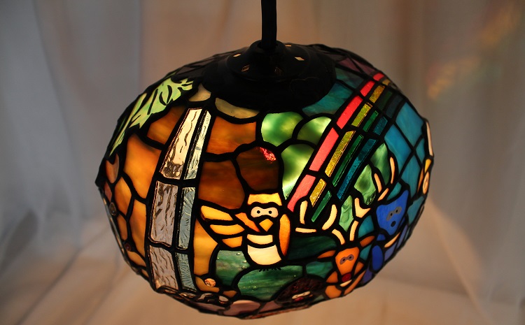 ステンドグラス　ランプ《京丹波町食のキャラクター味夢（あじむ）くんのステンドグラスランプ》照明器具一式