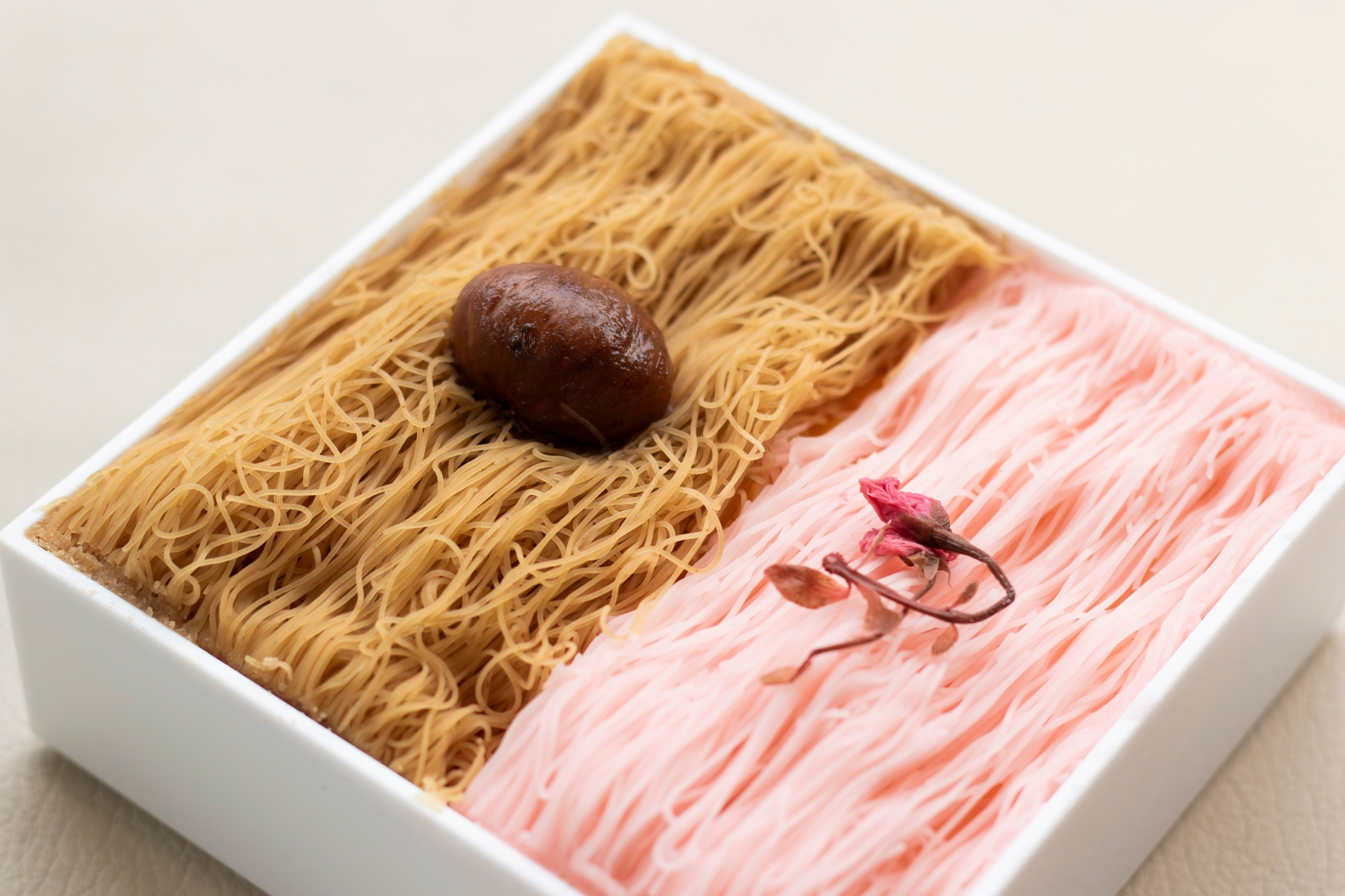 贅沢お重のモンブラン ハーフ【栗×桜餡】1箱 モンブラン 国産 和栗 栗 くり スイーツ デザート 栗スイーツ 洋菓子 おかし おやつ ギフト プレゼント 贈答 冷凍 お中元 お歳暮 京都 京丹波 10000円 ※北海道・沖縄・その他離島は配送不可。