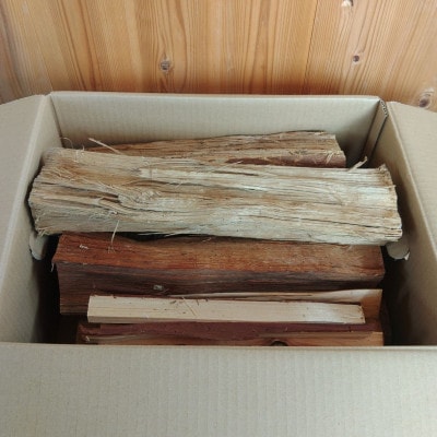 乾燥薪　キャンプ用 10kg　水分量20%以下までしっかり乾燥　大割(約40cm)　広葉樹ミックス【1662926】