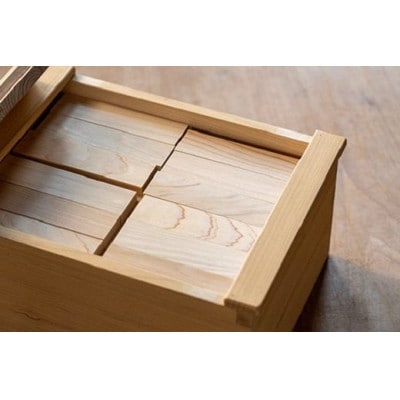 森の美しさを守る　与謝野ヒノキの木箱入り積木(120ピース) 　自然素材の子供用おもちゃ　キッズ向け【1584971】