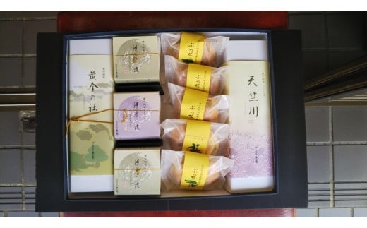 豊中銘菓天竺川・黄金の杜・豊中銘菓マチカネくんのぶっせ・待兼の鏡詰め合わせ / 和菓子 洋菓子 セット 詰め合わせ 食べ比べ ご当地スイーツ 豊中のお菓子【kyya0004】