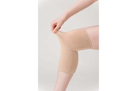 【限定2セット】[瀧芳株式会社] シルクらくらくひざサポーター(ゴールド) [0666]