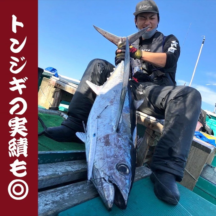 フィッシングマックスが開発する、完全現場視点のルアーブランド「AZZURRO」の、青物タチパターン攻略にはコレ『困ったときの、DH（指名打者）』「ルンゴDH300g」2本セット