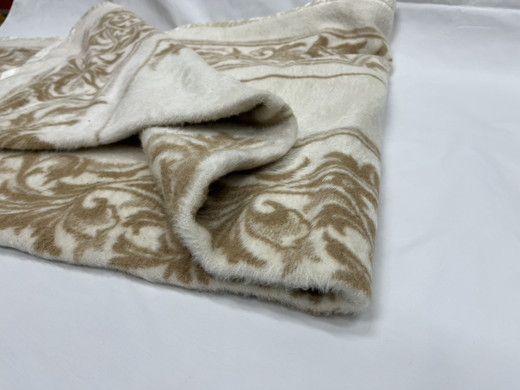 なめらかタッチ　シルク100％　ジャカード織シルク毛布（毛羽部分）約140×200cm（シングルサイズ）FNM020