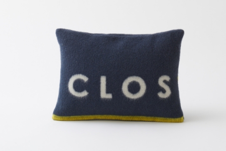 CLOSE YOUR EYES wool blanket [ミニクッション] LP-012093 [3102]