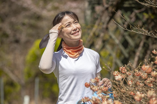 天然の美容繊維　UV対策　絹ごこちネックカバー　H-NW1500