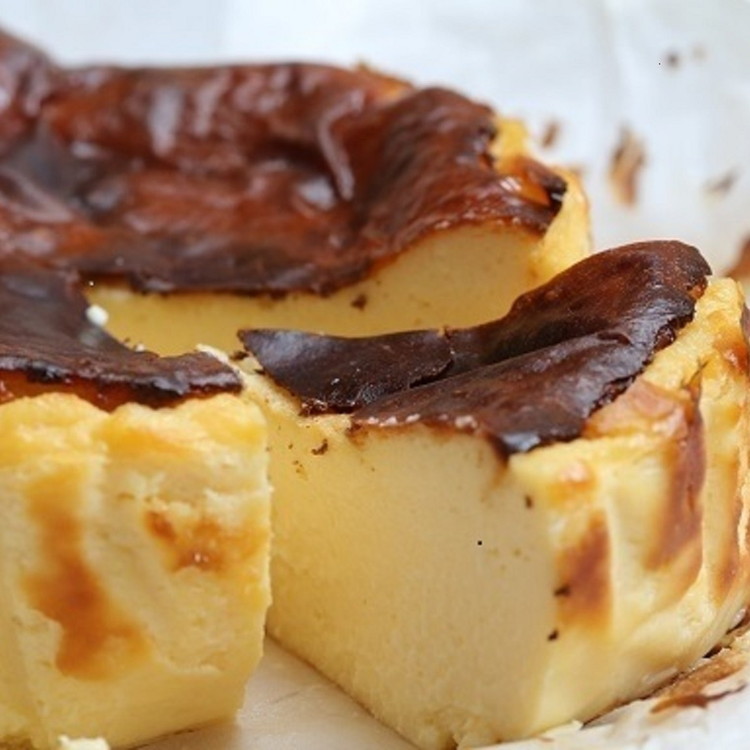 食べ比べ ファミリーセット（バスクちーず 1個、米粉スフレちーず 1個 各1ホール4号サイズ、菓なで ぷりん 3種×各2個 計6本） | ぷりんとちーずの菓子工房 菓なで プリン チーズ チーズケーキ スフレ スイーツ デザート お菓子 洋菓子 ※離島への配送不可