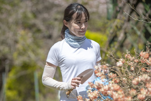 天然の美容繊維　UV対策　絹ごこちネックカバー　H-NW1500