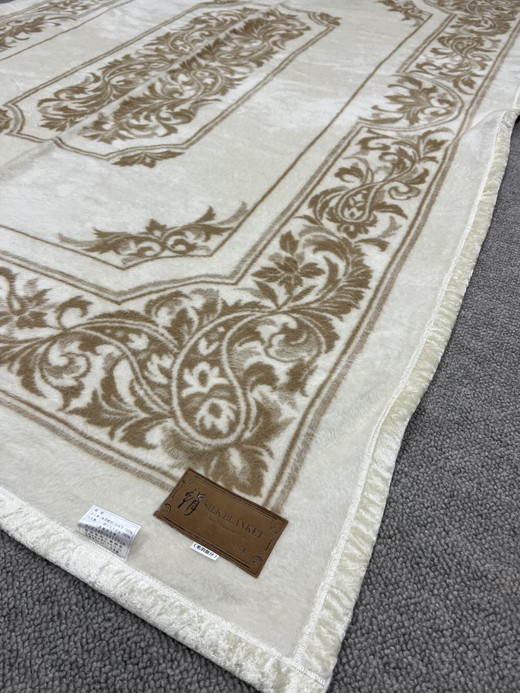 なめらかタッチ　シルク100％　ジャカード織シルク毛布（毛羽部分）約140×200cm（シングルサイズ）FNM020