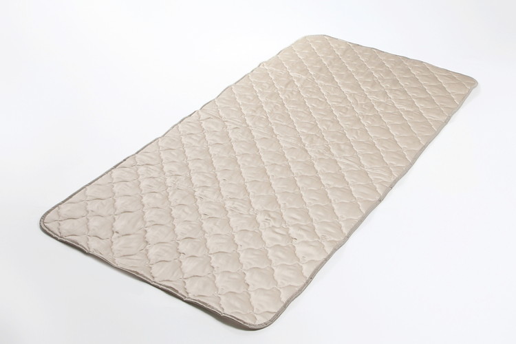 シルクサテン敷きパッド | ひんやり 洗濯可能寝具 肌ケア 髪ケア 摩擦レス 快眠 オールシーズン 睡眠改善 肌質改善