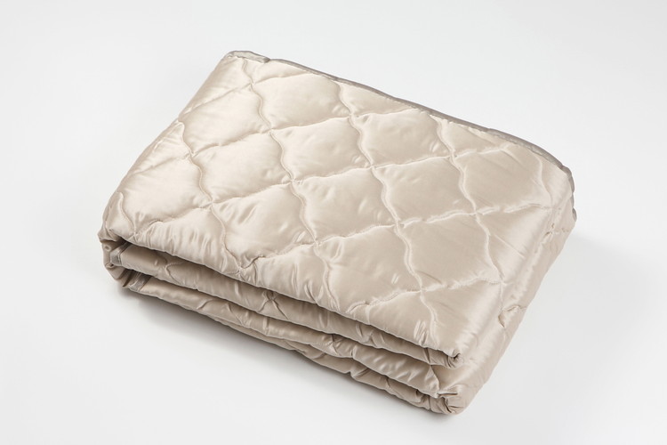 シルクサテン敷きパッド | ひんやり 洗濯可能寝具 肌ケア 髪ケア 摩擦レス 快眠 オールシーズン 睡眠改善 肌質改善