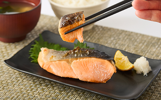【正規品】厚切りプレミアム塩銀鮭切身 500g(約5切入)【配送不可地域：離島】【1697773】