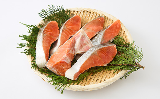 【正規品】天然紅鮭 厚切り切身1kg(10〜14切)【配送不可地域：離島】【1697811】