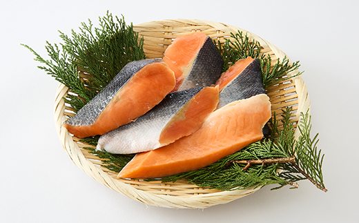 【正規品】無添加プレミアム骨なし銀鮭切身2kg(約20〜28切)【配送不可地域：離島】【1697801】