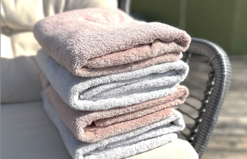 【THE HIGH-CLASS TOWEL】計４枚タオルセット／厚手泉州タオル（ライトグレー）【泉州タオル 国産 吸水 普段使い シンプル 日用品】