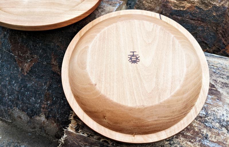 国産トチの木から作った丸皿(大)2枚セット 030D137