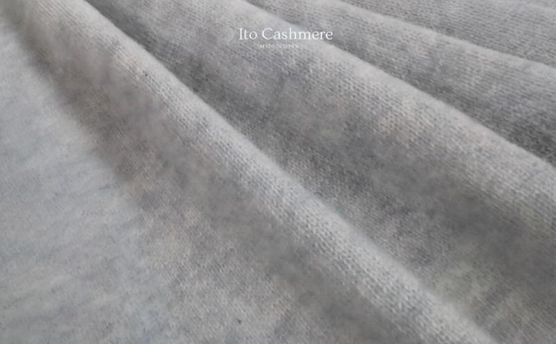 100％ピュアカシミヤ・マフラー ライトグレー フリンジ無し【高級 カシミア おしゃれ ファッション 防寒 かしみあ】