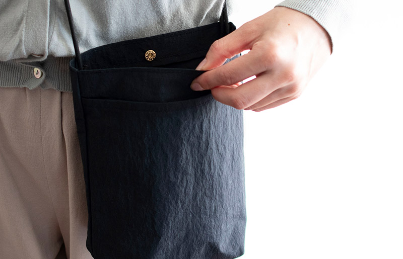 ミニショルダーバッグ KONBU(R)【ブラック 撥水素材 ナイロン生地 日本製 軽量 ファッション】　