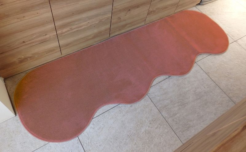 北欧風キッチンマット ラグマットタイプ 65×270cm ピーナッツ型 ライトマホガニー 抗菌防臭 SEK 織人しきもの屋工房