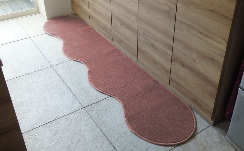 北欧風キッチンマット ラグマットタイプ 45×210cm ピーナッツ型 ライトマホガニー 抗菌防臭 SEK 織人しきもの屋工房