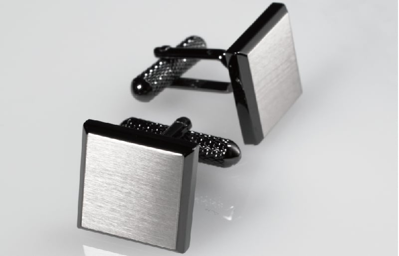 【スピード発送】４面カットカフス ブラックシルバー