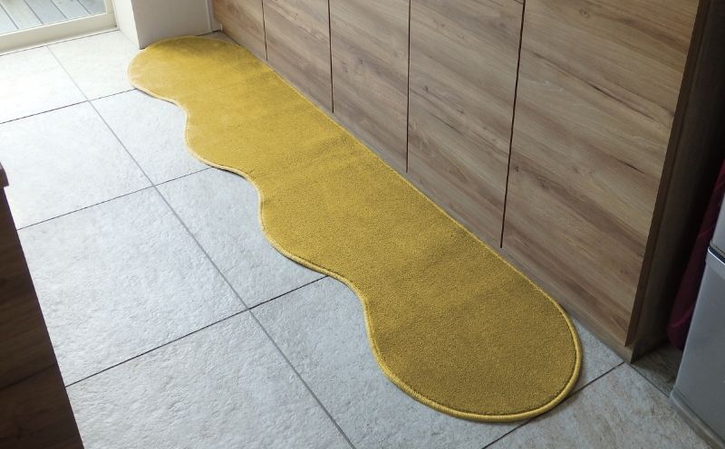 北欧風キッチンマット ラグマットタイプ 45×270cm ピーナッツ型 ゴールド 抗菌防臭 SEK 織人しきもの屋工房