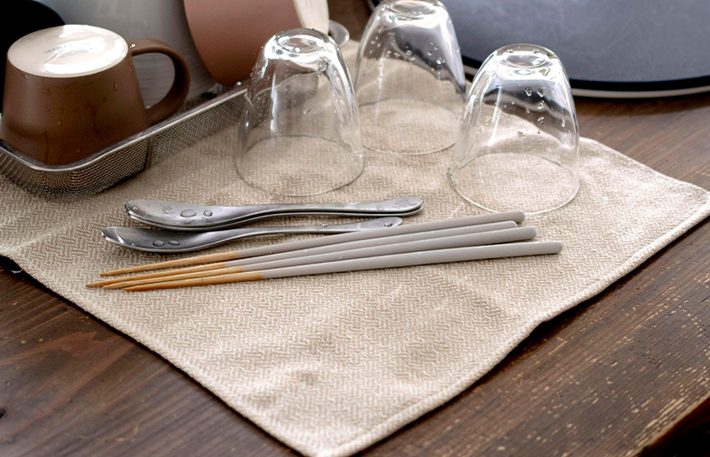 【スピード発送】まごころ水切りふきん 2枚 グレー&ベージュ【ふきん 布巾 台拭き 台ふき 簡単 雑貨 日用品 掃除 キッチングッズ キッチン道具 台所用品】