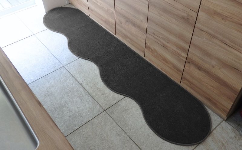 北欧風キッチンマット ラグマットタイプ 45×270cm ピーナッツ型 チャコール 抗菌防臭 SEK 織人しきもの屋工房