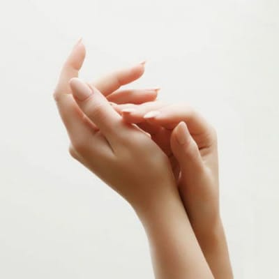 ララヴィ ( Lala Vie ) モイスチュアライジング ハンドクリーム 50g【配送不可地域：沖縄県】【1709993】