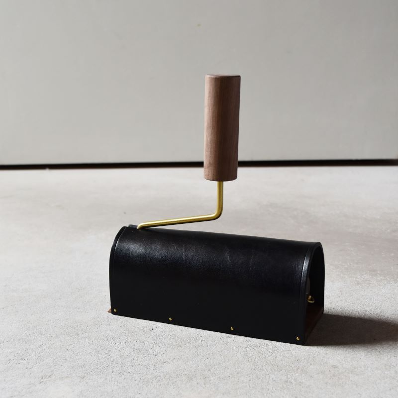 Teha’amana ROLLER CLEANER WALNUT テハマナ ローラークリーナー ウォールナット ブラック 革 皮 雑貨 おしゃれ レザー 本革 こだわりの逸品 地域特産品 ギフト 自分用 人気 おすすめ