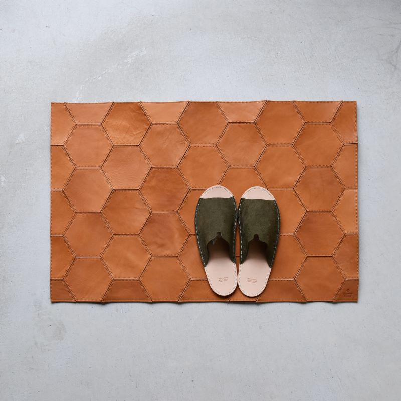 Teha’amana Mat honeycomb Smoke テハマナ 玄関マット ベーシック キャメル 革 皮 雑貨 おしゃれ レザー 本革 こだわりの逸品 地域特産品 ギフト 自分用 人気 おすすめ