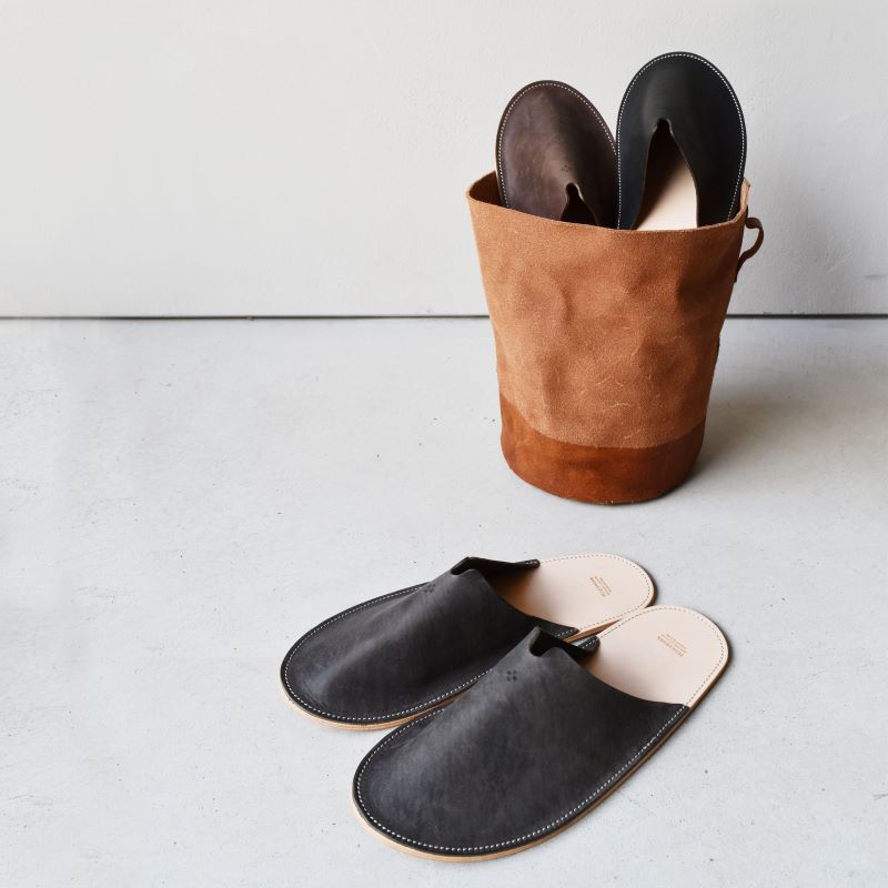 Tehaâamana Slipper Smoke M ãããã ã¹ãªãã ã¹ã¢ãŒã¯ M ãã©ãã¯ é© ç® é貚 ãããã ã¬ã¶ãŒ æ¬é© ãã ããã®éžå å°åç¹ç£å ã®ãã èªåçš äººæ° ãããã